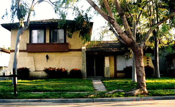 1550 E Fairfield Ct in Ontario, CA - Building Photo