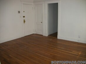 231 Park Dr, Unit 2 in Boston, MA - Building Photo - Building Photo