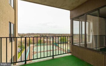 9200 Edwards Way in Hyattsville, MD - Foto de edificio - Building Photo