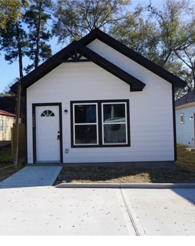 property at 10090 Calendar St