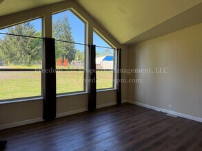 1411 SE Fireweed Rd in Shelton, WA - Building Photo - Building Photo