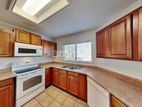 33 Messenger Crk in San Antonio, TX - Building Photo - Building Photo