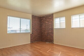 1621 Sims St in Ridgecrest, CA - Building Photo - Building Photo