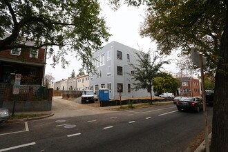 1839 D St NE in Washington, DC - Foto de edificio - Building Photo