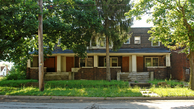 1347 Elm St in Youngstown, OH - Foto de edificio - Building Photo