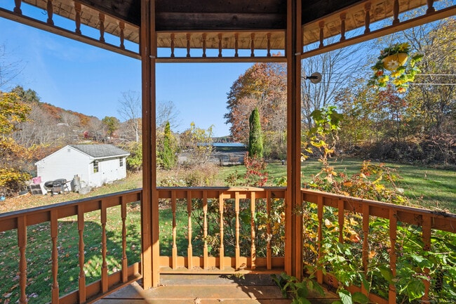 11 Schwanda Rd in Stafford, CT - Building Photo - Building Photo