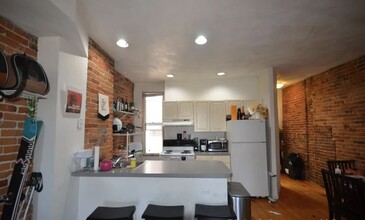 216 Hemenway St, Unit UNIT2 in Boston, MA - Building Photo - Building Photo