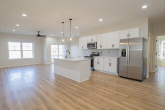 128 Brenleigh Ct in Lynchburg, VA - Foto de edificio - Building Photo