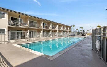 1021 Scott St, Unit 252 in San Diego, CA - Foto de edificio - Building Photo