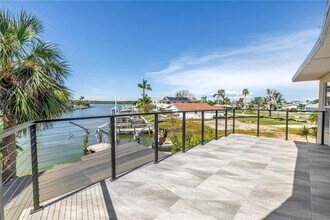 17601 Sterling Terrace in Redington Shores, FL - Building Photo - Building Photo