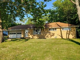 1425 S Fairview Ave in Decatur, IL - Building Photo