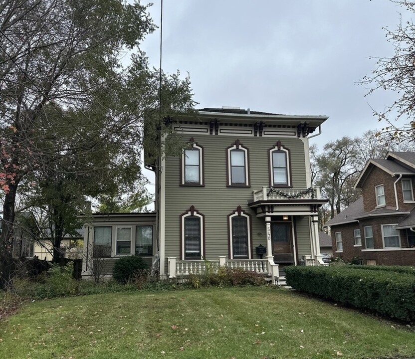 540 Garfield Ave in Aurora, IL - Building Photo