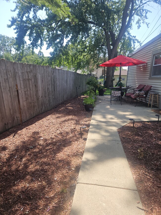 6040 N Avondale Ave, Unit 2Floor Front in Chicago, IL - Building Photo - Building Photo