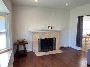 243 W Elm Ave, Unit 245 in Burbank, CA - Foto de edificio - Building Photo