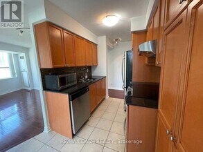 1 Elm Dr W in Mississauga, ON - Building Photo - Building Photo