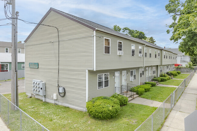 Maplewood Condominim in Bridgeport, CT - Building Photo - Building Photo