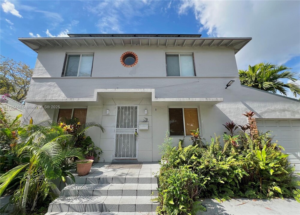 342 SW 29th Rd in Miami, FL - Building Photo