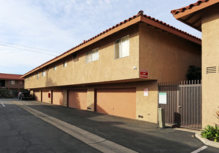 Las Verandes Apartments in Orange, CA - Foto de edificio - Building Photo