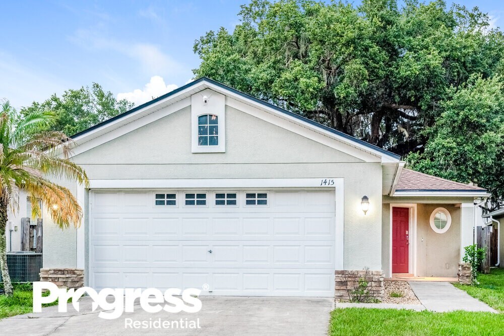 1415 Marsh Wood Dr in Seffner, FL - Building Photo