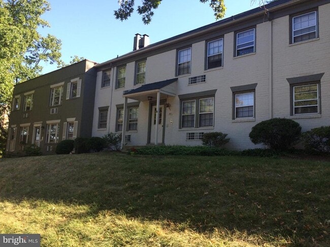property at 806 Jefferson St