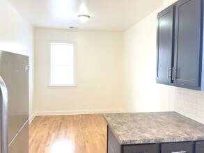 4452 N Sheridan Rd, Unit 3 in Chicago, IL - Building Photo - Building Photo