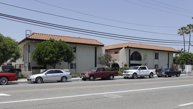 Cornerstone Apartments in Fullerton, CA - Foto de edificio - Building Photo