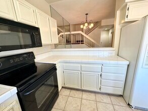 672 Indian Oak Ln in Oak Park, CA - Building Photo - Building Photo