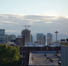 1414 E Howell St in Seattle, WA - Foto de edificio - Building Photo