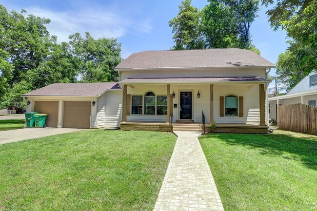 2408 Magnolia St in Texarkana, TX - Building Photo - Building Photo