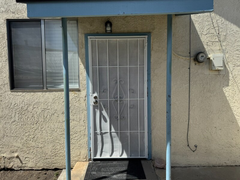 311 1/2 W Cypress Ave in Lompoc, CA - Building Photo