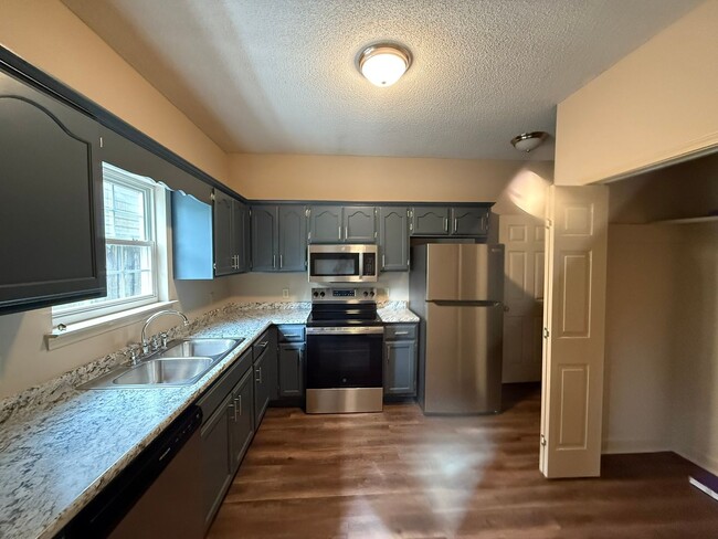 410 S College St in Statesboro, GA - Building Photo - Building Photo