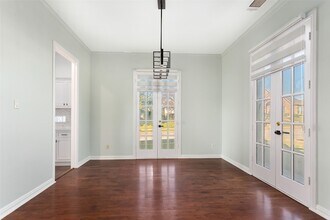 2000 Le Mans Dr in Carrollton, TX - Foto de edificio - Building Photo