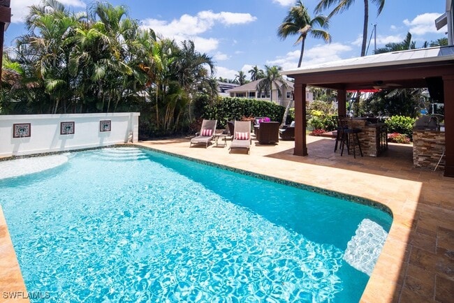 property at 374 14th Ave S