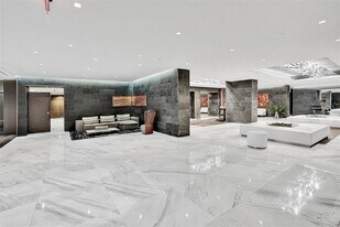 400 Sunny Isles Blvd, Unit 117 in Sunny Isles Beach, FL - Building Photo