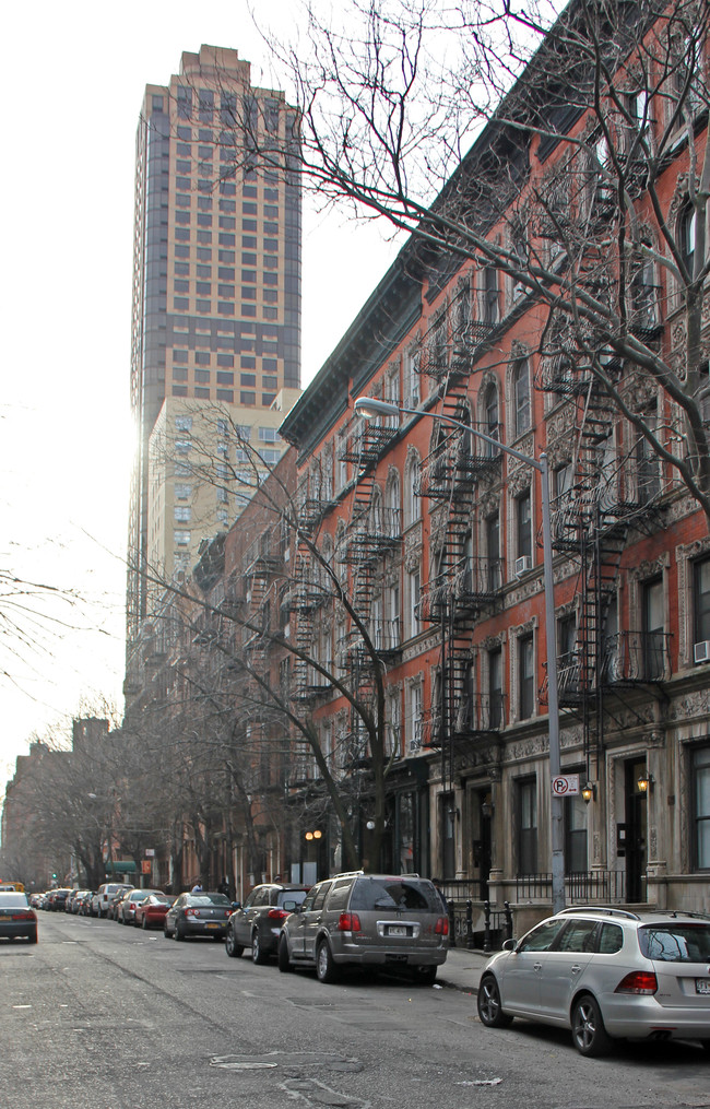 318 East 84th Street in New York, NY - Building Photo - Building Photo