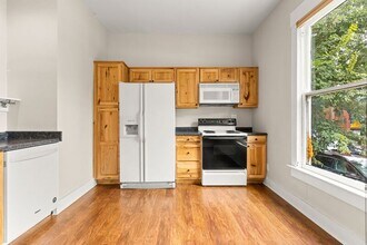 2101 NW Hoyt St in Portland, OR - Building Photo - Building Photo