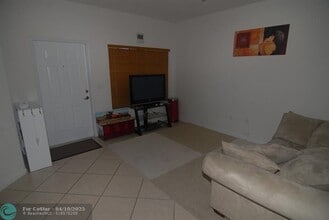 7644 E Stonecreek Cir in Hollywood, FL - Building Photo - Building Photo