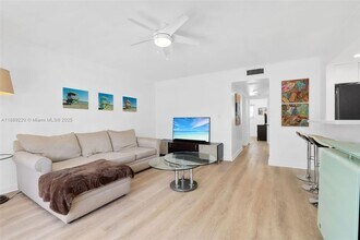 1601 Bay Rd in Miami Beach, FL - Building Photo - Building Photo