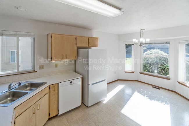 property at 1605 E 33rd Ave