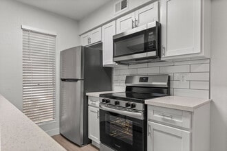 Tides on 27th in Phoenix, AZ - Building Photo - Building Photo