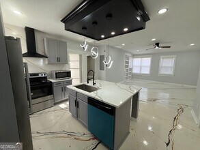 2526 Center St NW in Atlanta, GA - Building Photo - Building Photo