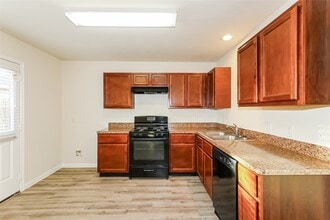 5718 Latta Plantation Dr in Katy, TX - Foto de edificio - Building Photo