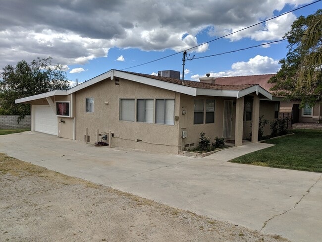 11942 Douglas St in Yucaipa, CA - Building Photo - Building Photo