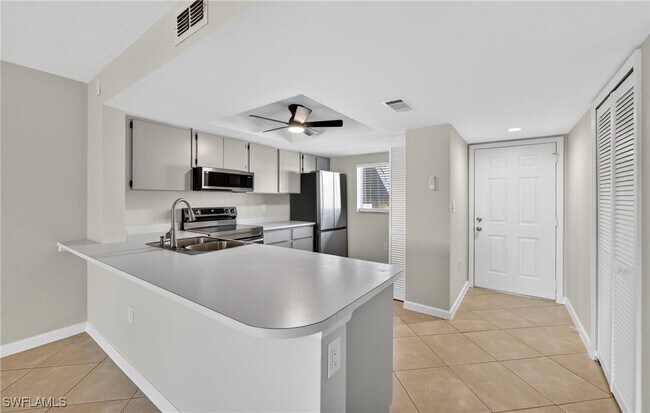 144 Cypress Way E in Naples, FL - Building Photo - Building Photo