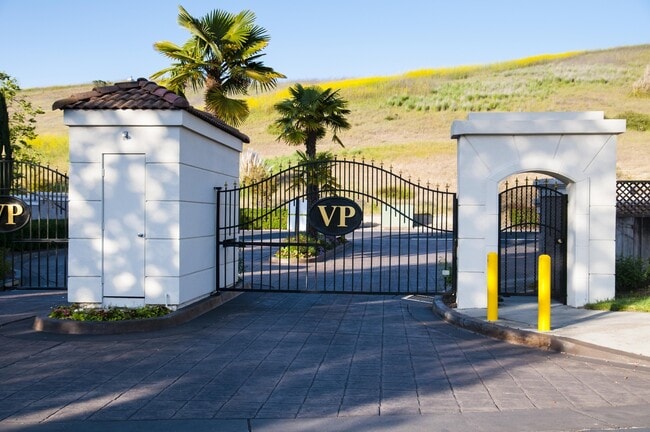 property at 1102 Vista Pointe Cir