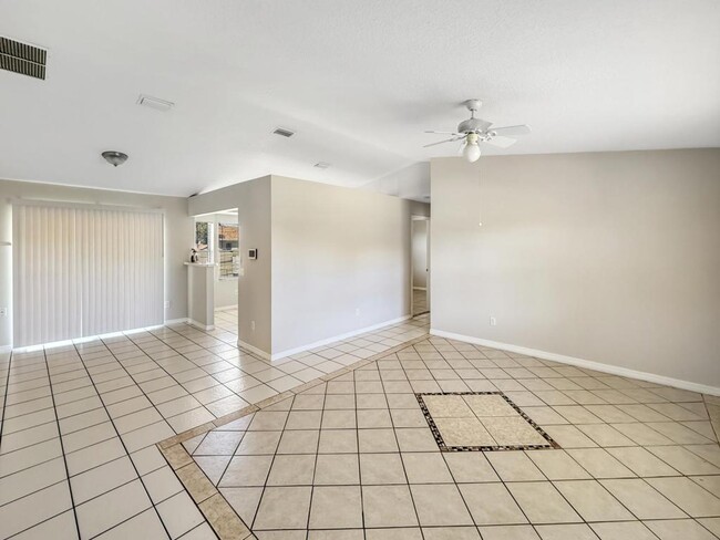 518 Providence Blvd in Deltona, FL - Building Photo - Building Photo