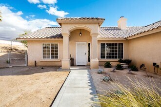 6427 Palo Alto Ave in Yucca Valley, CA - Foto de edificio - Building Photo