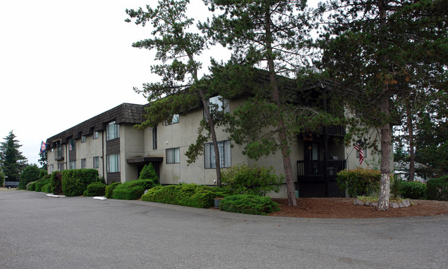 Camelot Apartments in Bremerton, WA - Foto de edificio - Building Photo