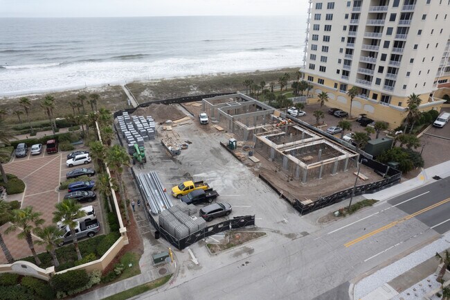 Ocean 10 in Jacksonville Beach, FL - Foto de edificio - Building Photo