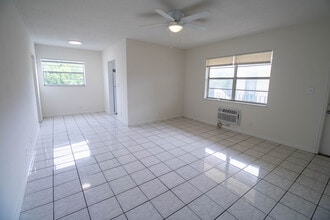 2537 Lincoln St in Hollywood, FL - Foto de edificio - Building Photo